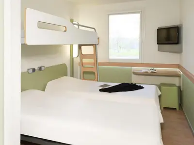 Un ou plusieurs lits dans un hébergement de l'établissement ibis Budget Lons-le-Saunier