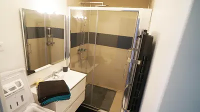 Salle de bains dans l'établissement Le Puligny, appartement classé 3 étoiles