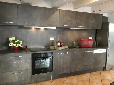 Cuisine ou kitchenette dans l'établissement Les Hauts de CLuny