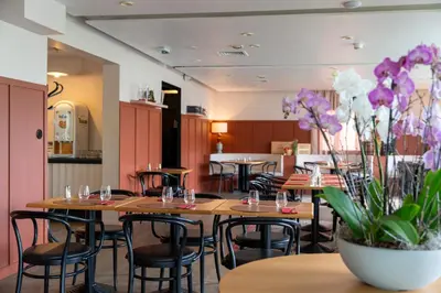 Cuisine ou kitchenette dans l'établissement Kyriad Nuits Saint Georges Dijon Sud
