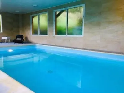 Piscine de l'établissement Domaine Du Moulin Vallée Heureuse ou située à proximité