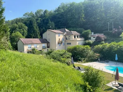 Piscine de l'établissement Domaine Du Moulin Vallée Heureuse ou située à proximité