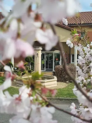 Jardin de l'établissement Hôtel Le Kolibri