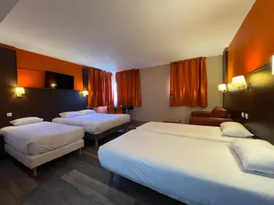 Un ou plusieurs lits dans un hébergement de l'établissement Hôtel Restaurant Kyriad Direct DIJON NORD - Zenith - Toison d'Or