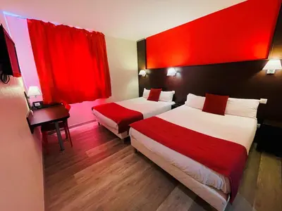 Un ou plusieurs lits dans un hébergement de l'établissement Hôtel Restaurant Kyriad Direct DIJON NORD - Zenith - Toison d'Or