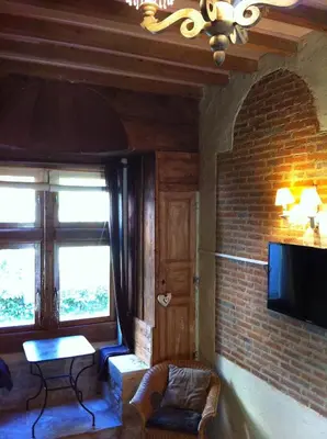 Télévision ou salle de divertissement dans l'établissement La chapelle du Domaine