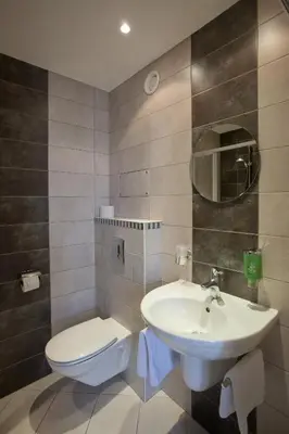 Salle de bains dans l'établissement Hôtel du Nord