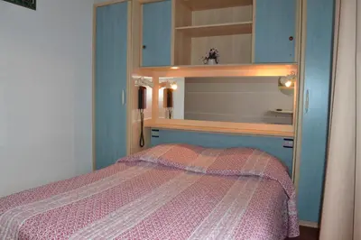 Un ou plusieurs lits dans un hébergement de l'établissement Lud'Hôtel
