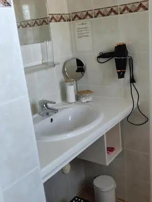 Salle de bains dans l'établissement Auberge de La Chaloire