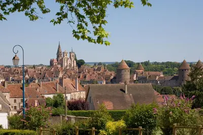 Vue générale sur Semur-en-Auxois ou vue de la ville depuis l'hôtel