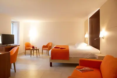 Télévision ou salle de divertissement dans l'établissement Hotel Le Clos De La Vouge
