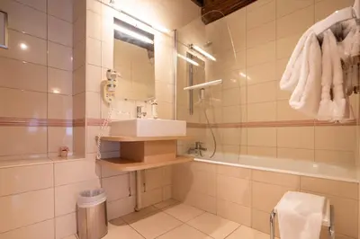 Salle de bains dans l'établissement Teritoria Hôtel Wilson