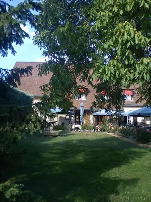 Jardin de l'établissement Le Relais de la Sans Fond