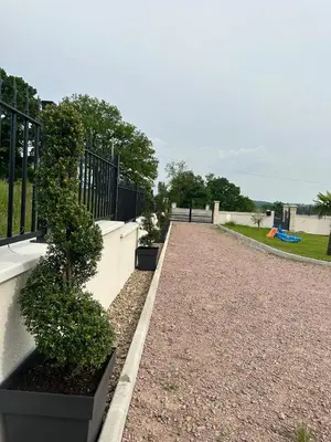 Jardin de l'établissement Gite de la Combe Ganat 3 étoiles