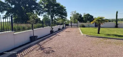 Jardin de l'établissement Gite de la Combe Ganat 3 étoiles