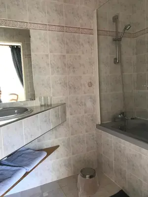 Salle de bains dans l'établissement Moulin de Belle Isle