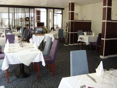 Restaurant ou autre lieu de restauration dans l'établissement Hôtel Restaurant Du Parc de la Colombière