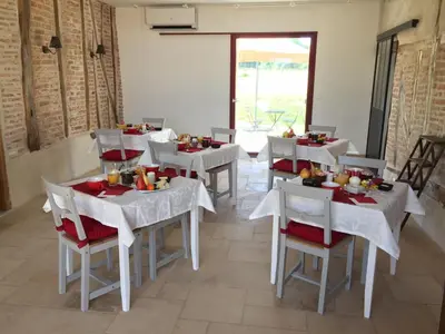 Restaurant ou autre lieu de restauration dans l'établissement La Loubertine