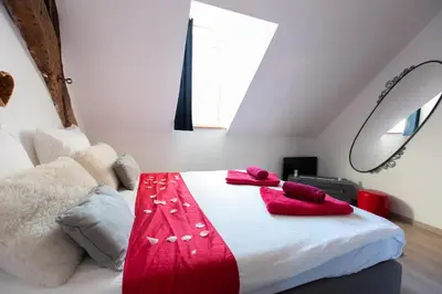 Un ou plusieurs lits dans un hébergement de l'établissement Loveappart21 Pimentez votre vie de couple