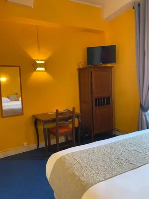 Télévision ou salle de divertissement dans l'établissement Hostellerie Du Chateau