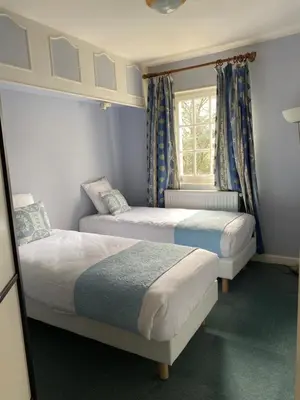 Un ou plusieurs lits dans un hébergement de l'établissement Hostellerie Du Chateau