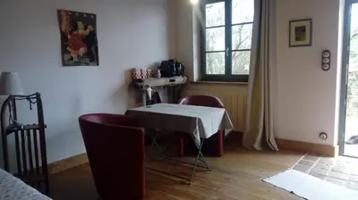Coin salon dans l'établissement Chezlesgoyp
