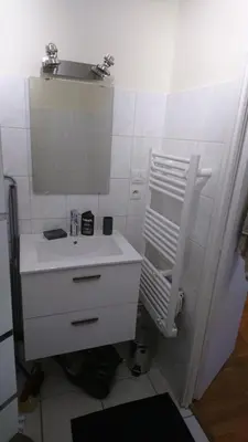 Salle de bains dans l'établissement Le Jim : Rue Musette