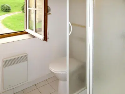 Salle de bains dans l'établissement Holiday Home Premier gîte de Bouton by Interhome