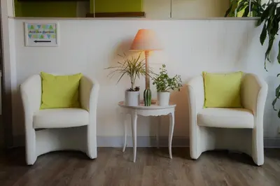 Coin salon dans l'établissement Hôtel de la Colombière