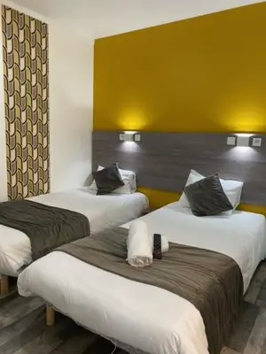 Un ou plusieurs lits dans un hébergement de l'établissement FASTHOTEL A Dijon