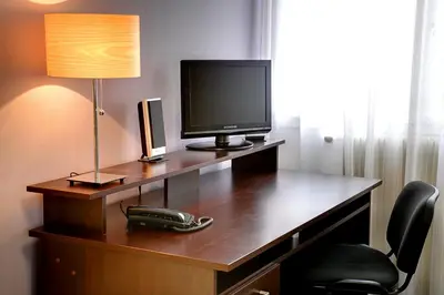 Télévision ou salle de divertissement dans l'établissement KOSY Appart'Hôtels - Le Cours Moreau