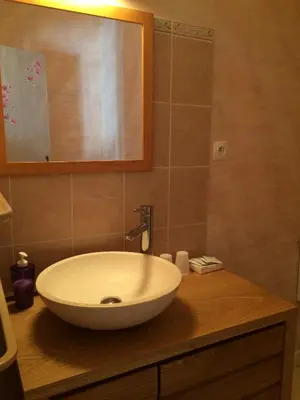 Salle de bains dans l'établissement Morvan Séjours
