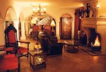Coin salon dans l'établissement Hostellerie Sarrasine, Mâcon Est - Teritoria