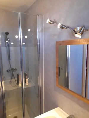 Salle de bains dans l'établissement Logis Au Puits Enchanté