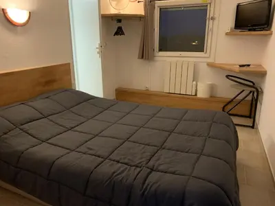 Un ou plusieurs lits dans un hébergement de l'établissement Hotel Macon la Salle