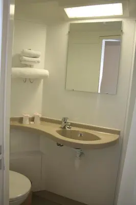 Salle de bains dans l'établissement Hotel Macon la Salle