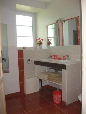 Salle de bains dans l'établissement Gite Le Village