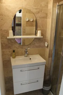 Salle de bains dans l'établissement Les Laurentides