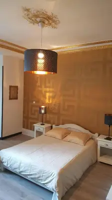 Un ou plusieurs lits dans un hébergement de l'établissement Luxury Suite lilas 3