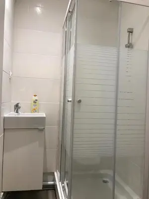 Salle de bains dans l'établissement Luxury Suite Lilas 2