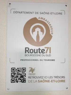 Certificat, récompense, panneau ou autre document affiché dans l'établissement Étape premium Suite familiale & recharge VE Parking