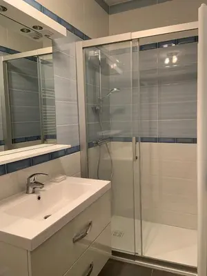 Salle de bains dans l'établissement TOURNUS Belle maison vue sur Saône