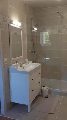 Salle de bains dans l'établissement Le Pré Vert