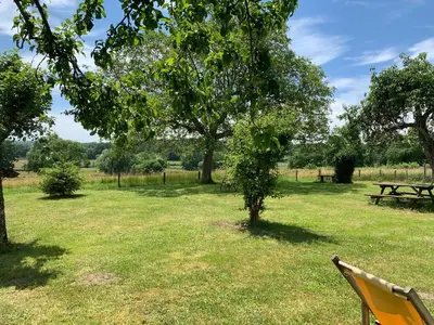 Jardin de l'établissement CHAMBRES D' HOTES LA LISON
