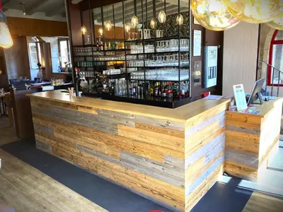 Salon ou bar de l'établissement Le Corbeau