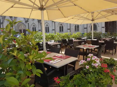Restaurant ou autre lieu de restauration dans l'établissement Le Corbeau