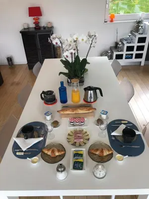 Options de petit-déjeuner proposées aux clients de l'établissement les CRAYS de LÉVIGNY