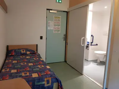 Salle de bains dans l'établissement ETHIC ETAPES DIJON Accueil 24h24 et parking gratuit