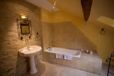 Salle de bains dans l'établissement Domaine VIOLOT-GUILLEMARD