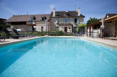 Piscine de l'établissement Domaine VIOLOT-GUILLEMARD ou située à proximité